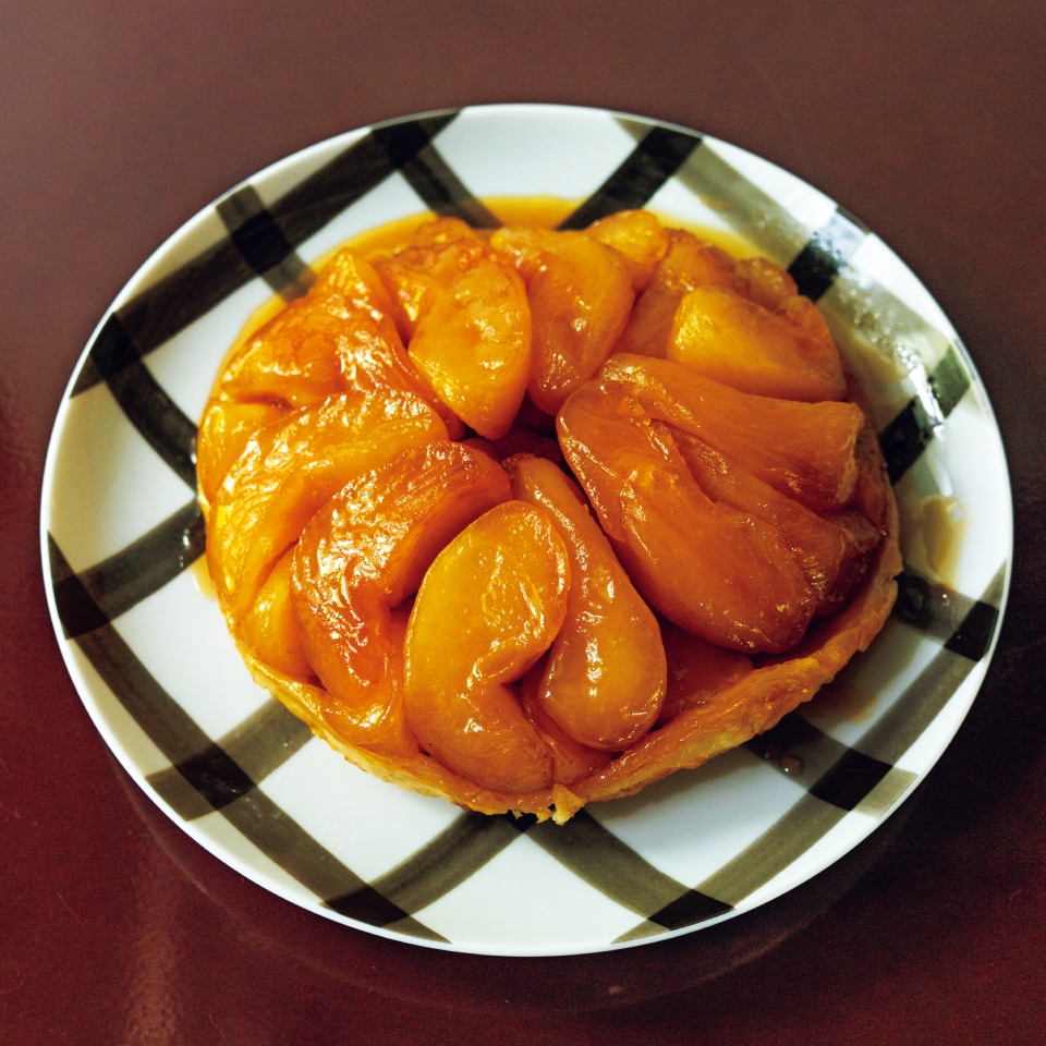 焼かないから簡単！柿のひんやりタルトタタン風