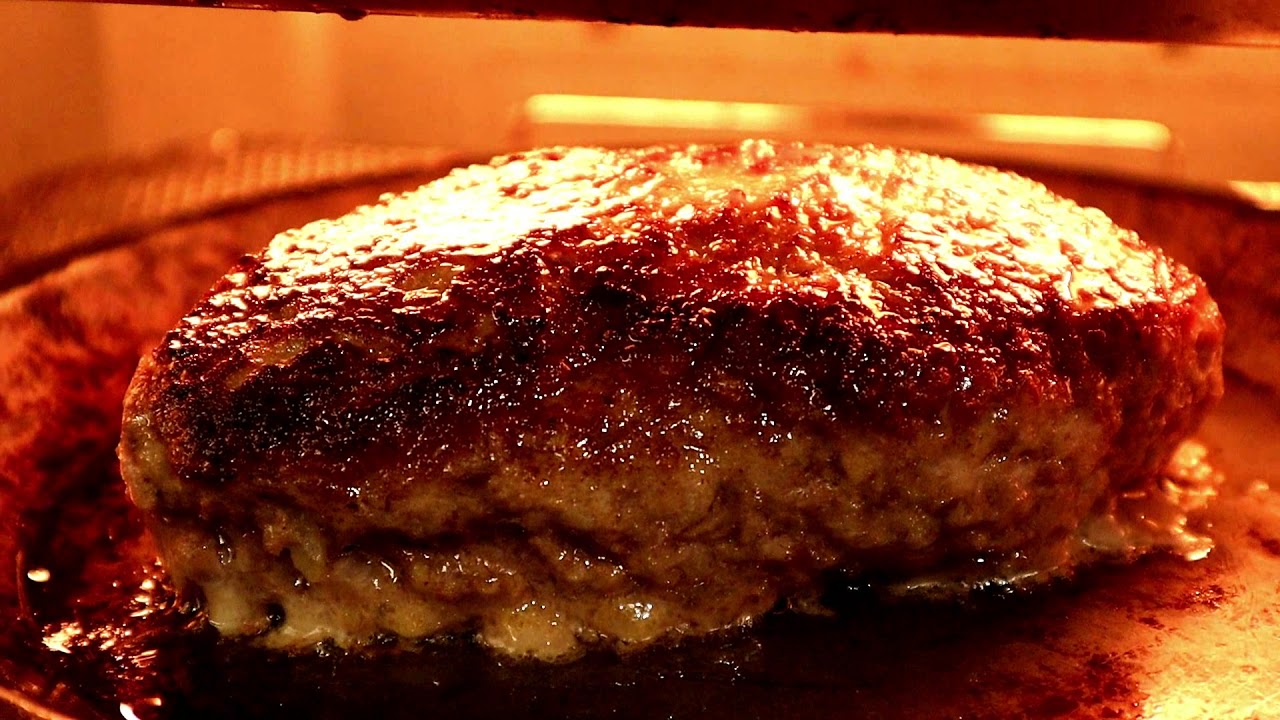 美味しすぎる・ 黒×黒ハンバーグ毎日おやつを食べています