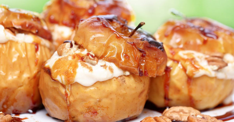 焼きりんごにアイスクリームをトッピング♡オーブンだけじゃない♪電子レンジやグリルパンでも作れちゃう！？ - SnapDish Food Camera