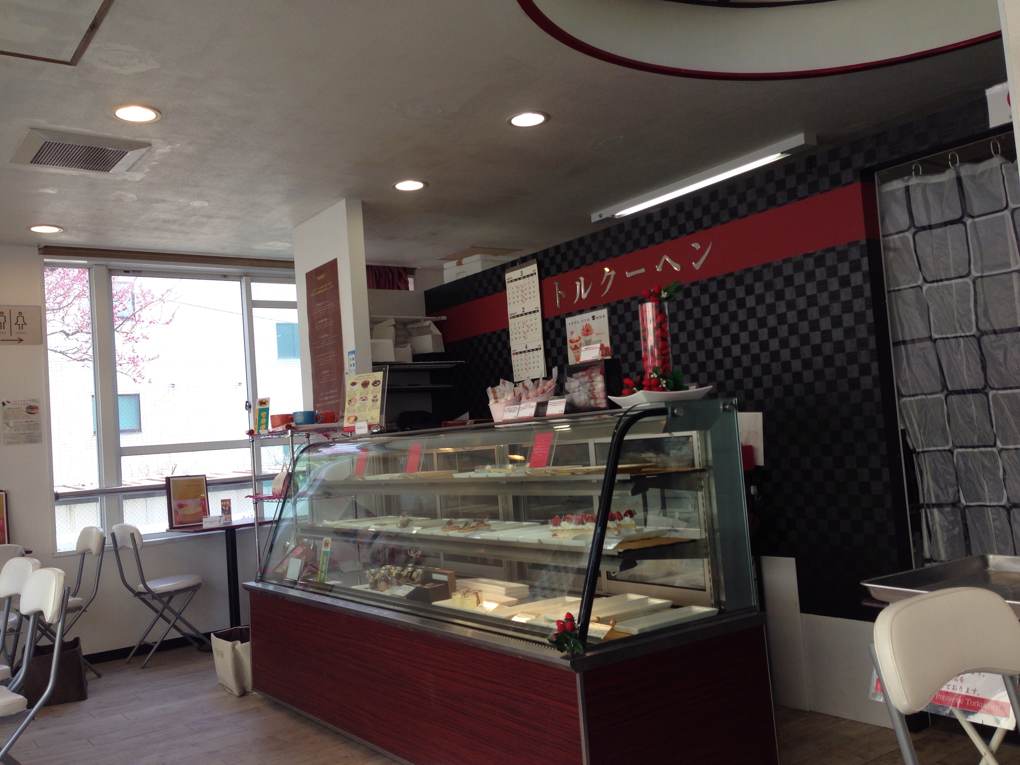 京橋 大阪で超絶人気の贅沢桃パフェ「特選生桃プラチナム 3段 」☆席の予約方法と待ち時間も書きました。 トルクーヘン- じょなさんのひみつきち