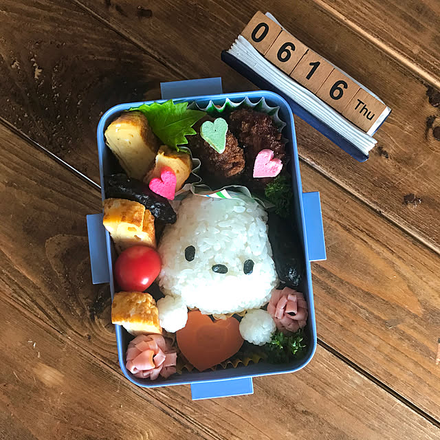 簡単おにぎり弁当🍱 中学生双子❤️弁当✨ キャラ弁じゃなくてもいいけど 普通はつまらないらしいので 簡単おにぎり✨ これならキャラ弁作るの苦手な人も真似しやすいしオススメ〜🤗💗 過去のお弁当▶︎micmicキャラ弁おにぎり弁当キャラ弁 中学生女子弁当