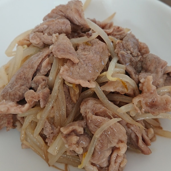 貧乏飯 もやし大量で激安！！節約レシピマジで金がない給料日前に作るもやし炒め！！！ - YouTube