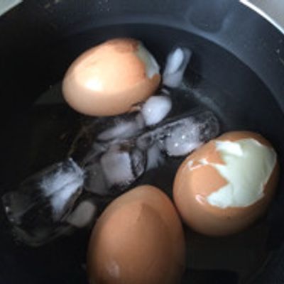 簡単 ゆで卵、固ゆで卵、半熟卵の作り方。水からゆでる時間は何分、剥き方、Q＆Aで解説三越伊勢丹の食メディアFOODIE フーディー