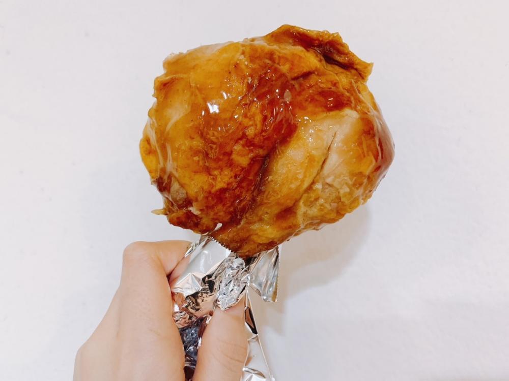 コストコのハニーグレイズチキンは一度食べたら病みつきになる絶品ハニーマスタードソースつき！│TASTY TIME テイスティータイム