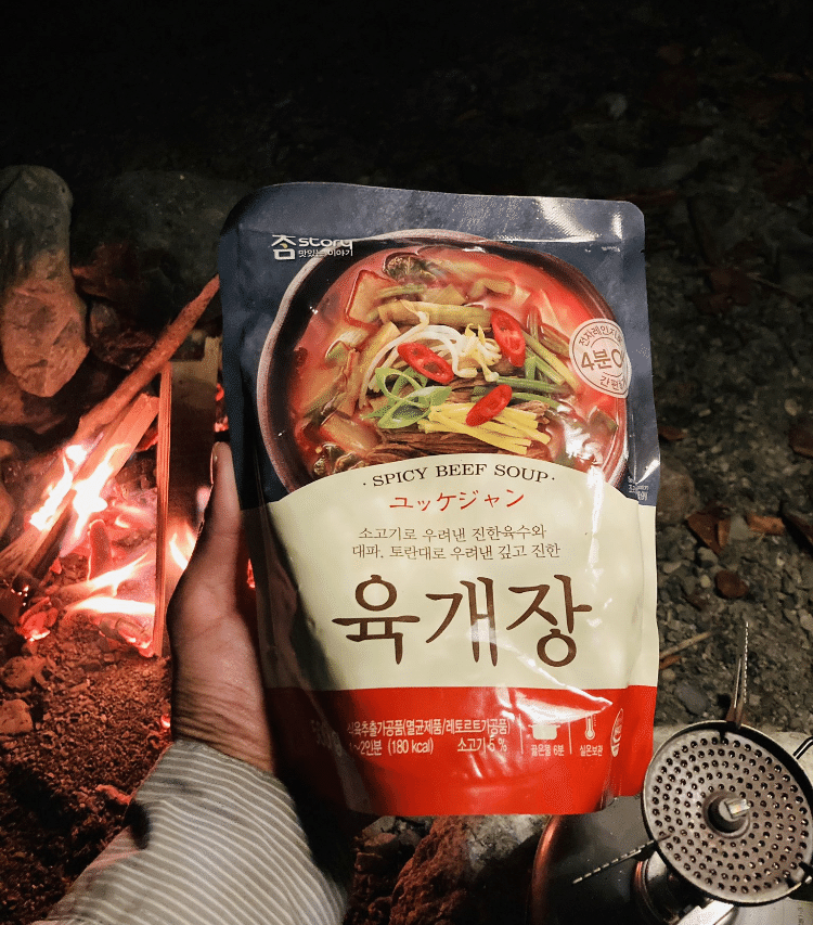 初心者でも超簡単!ソロキャンプ料理のおすすめレシピ26選