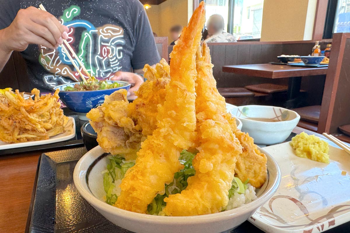 丸亀製麺「熱盛 丸亀うどん弁当」発売、シリーズ初の“温かい”弁当、おすすめの食べ方は?2021年11月29日- エキサイトニュース