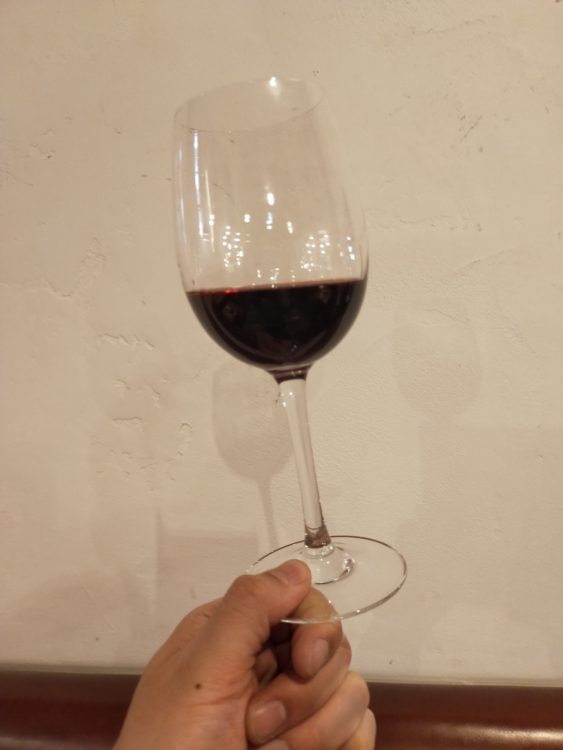 東京ワイン会ワイングラスの持ち方