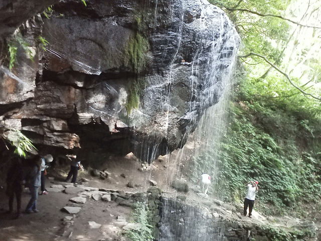 布滝 のんたき 何階段も流れる滝は大迫力、秋は紅葉も美しい 津山市阿波岡山スタイル