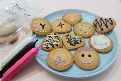 ダイソーおすすめバレンタイングッズ！種類豊富な「チョコペン」を使って作ってみたヨムーノ