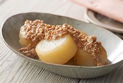鶏ひき肉の肉味噌たっぷり★ふろふき大根