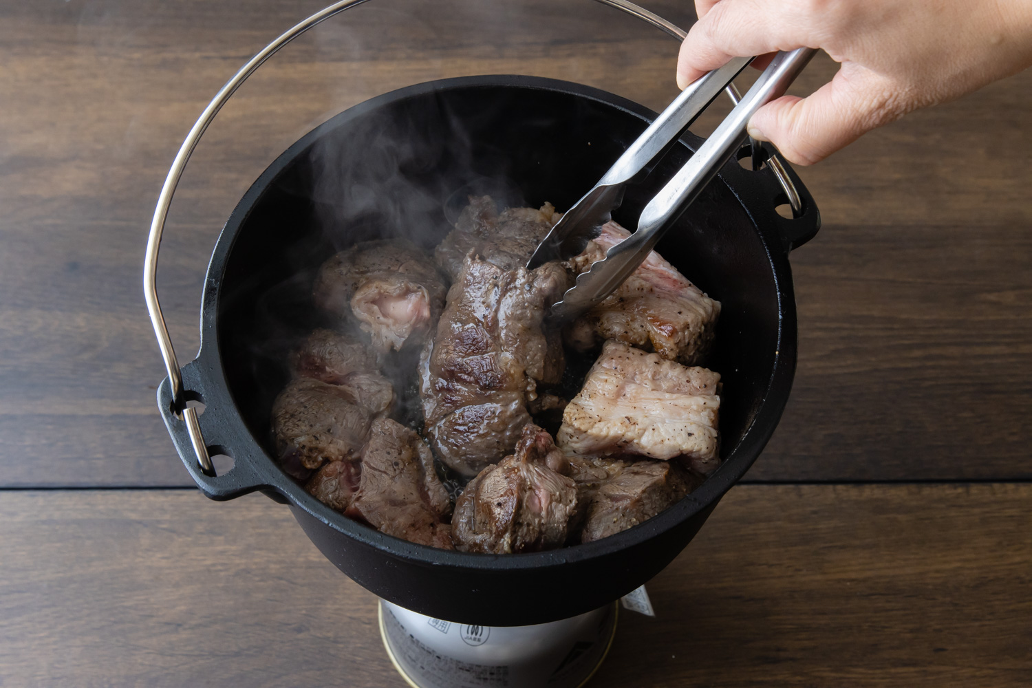 ダッチオーブンでスペアリブのコーラ煮込み, 美味ぇのよこれが!, .,スペアリブコーラ煮込みスペアリブのコーラ煮たけだバーベキューキャンプキャンプ飯キャンプレシピキャンプギアキャンプ料理簡単レシピ料理campcamplifecampingoutdoorダッチオーブン,outdoorlife露營露營生活캠핑캠프닉