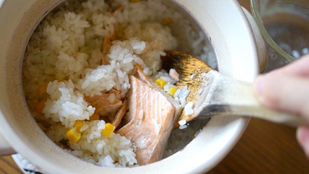 鮭とコーンの炊き込みご飯。シンプルだから気分に合わせて自由自在!笠原なつみ元気がなくても作りたくなるレシピ:*noteから2冊の書籍化*: