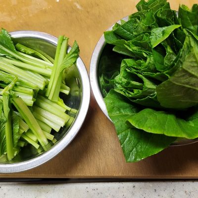 鶏肉と小松菜と卵のオイスター炒め