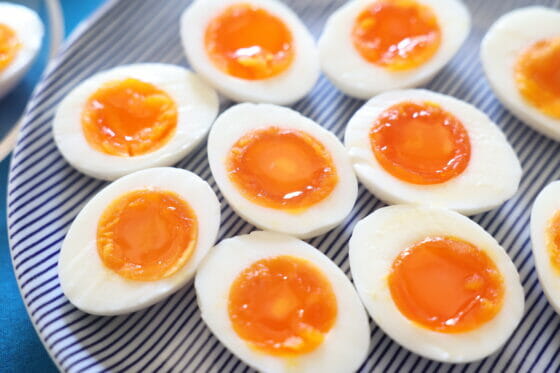 味玉は「塩味」こそが一番なのでは!?鶏ガラ+塩の味付けで一気に3個イケる「味玉塩味」に挑戦!『あたらしい日日』こんな時代のニューノーマルな暮らし方。食と農、生活情報をお届けします