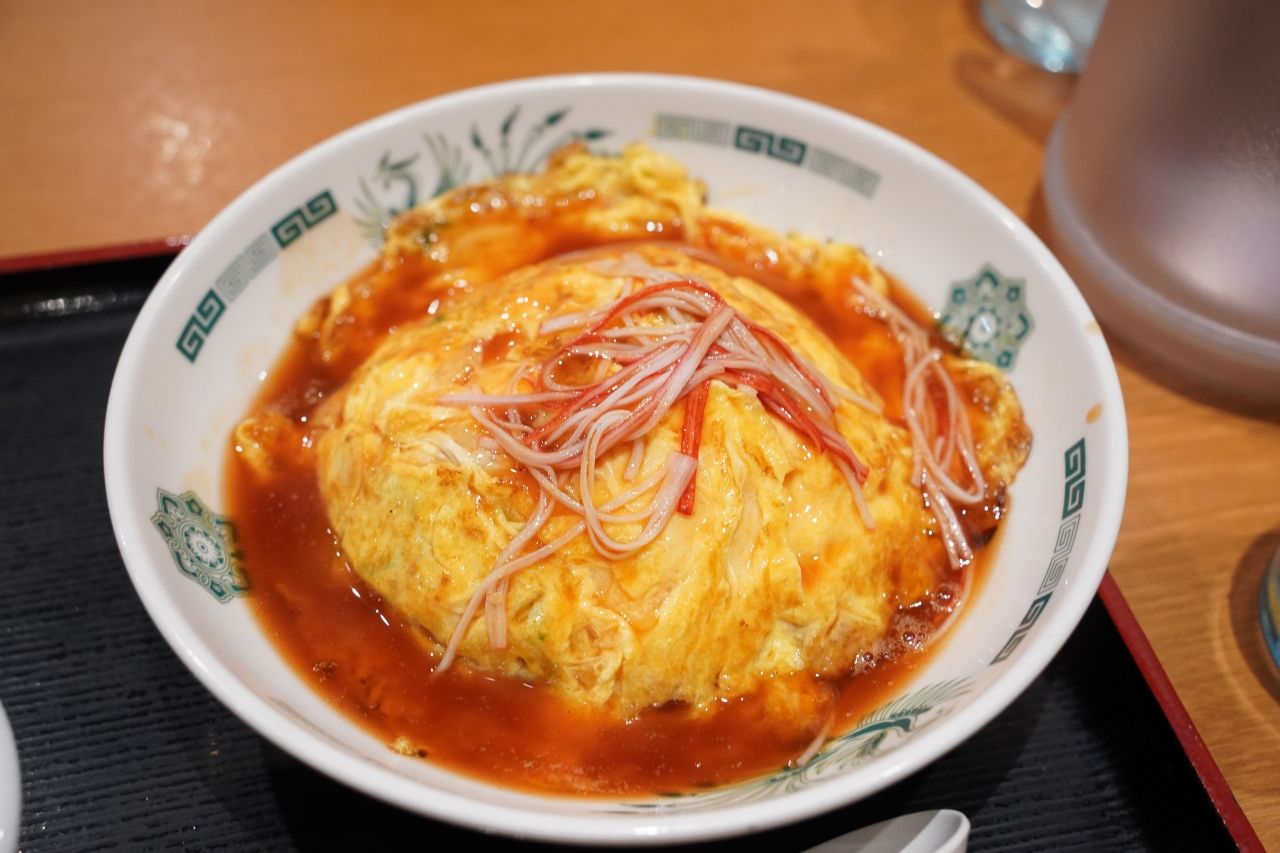 ケチャップ味の天津飯を食べる会 餃子の王将のチーズ天津飯を食べるケチャップだからこその爽やかさ – 連載JP