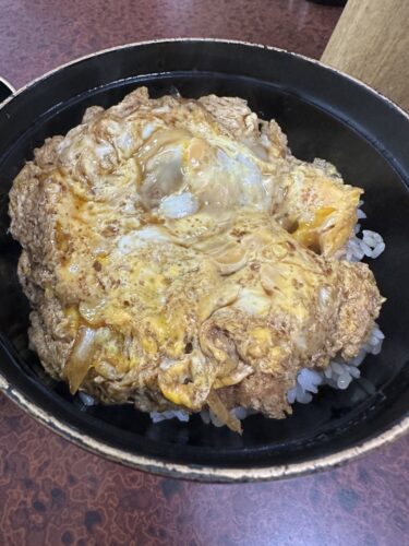 北海道旭川市 おそば屋さんのかつ丼はなぜ美味しい?「そば処一茶」のかつ丼は絶品だった。 都良 TORA- エキスパート - Yahoo!ニュース