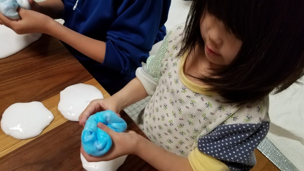 感覚遊び『マシュマロスライム』ご紹介 : にじいろぶろぐ