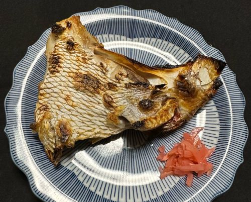 鯛の塩焼きの作り方！三枚おろしや焼き方など男の料理All About