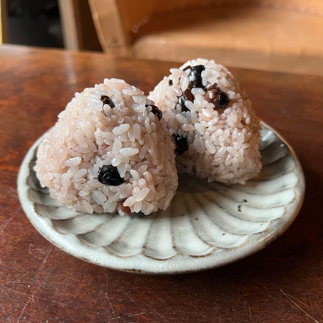 色が変わる！黒豆ごはん