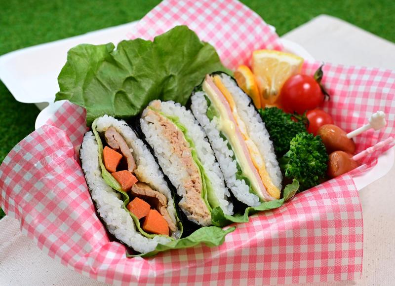 子どもが大好きな食材で！運動会や行楽にオススメの「おにぎらず」フーディストノート