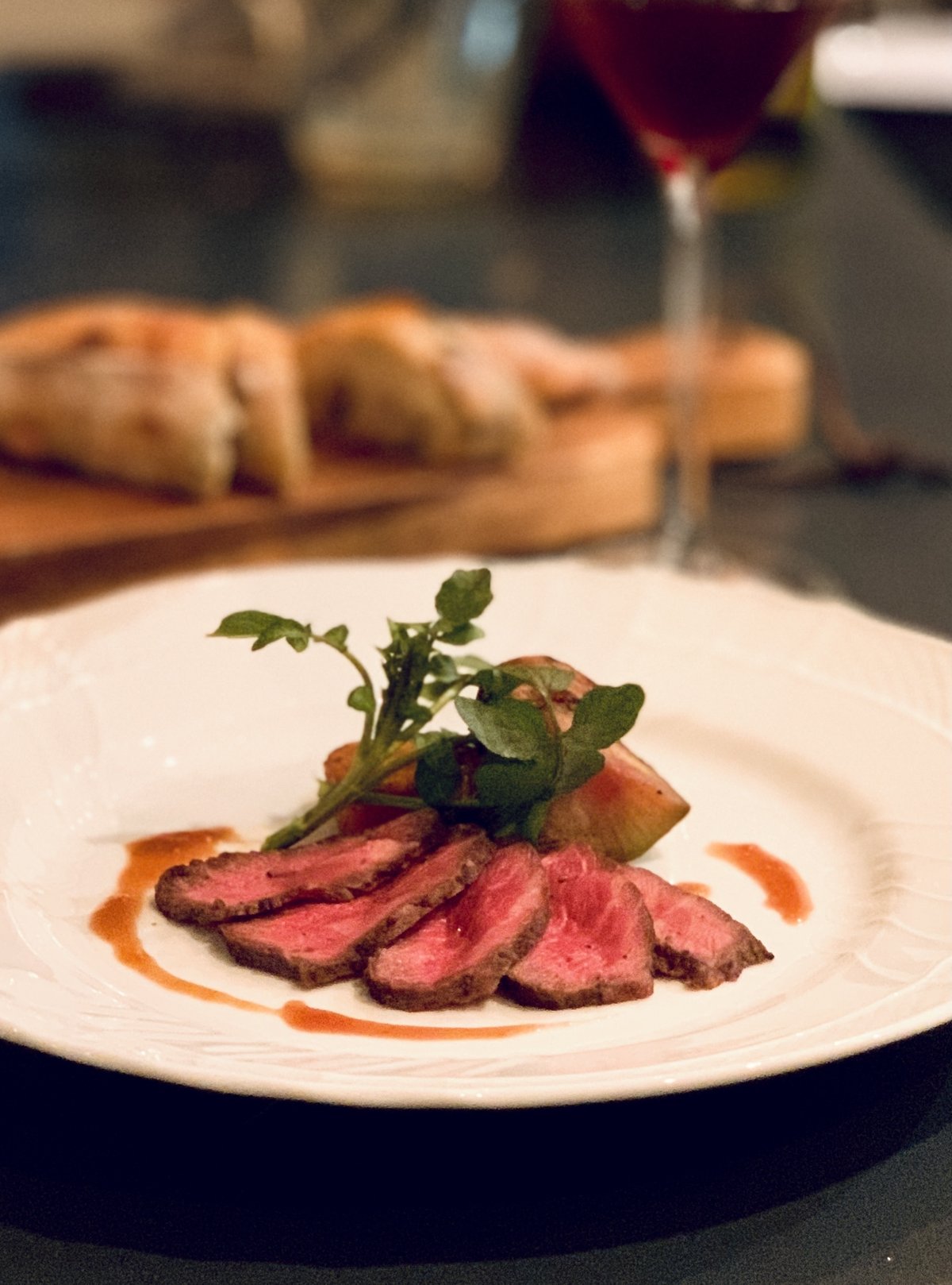 ローストビーフのおしゃれな盛り付け方！基本のコツも薔薇の花も