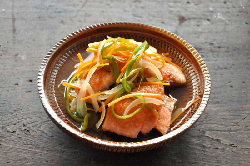 鮭とたっぷり玉ねぎのすだち南蛮漬け、『豆いっぱいうの花』、青菜とお揚げのみそ汁 3人分