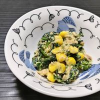 なんて顔 笑 と、抱えて食べたいやみつきサラダ❤️ほうれん草とコーンのやみつきサラダ♪