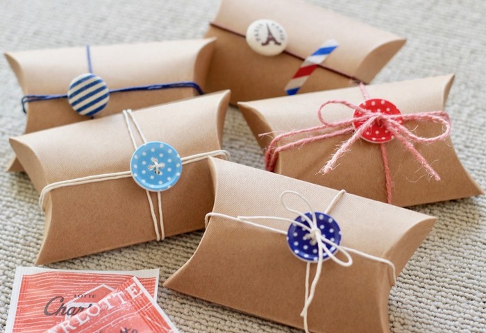 誕生日プレゼントの駄菓子ブーケ💐 ピンクラッピングの方のブーケには 光るしっぽも入っています✨ 喜んでくれたかなぁ😆ご注文ありがとうございました🥰栃木県足利足利市おやつや駄菓子駄菓子屋駄菓子ブーケ誕生日