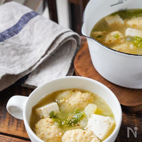 ヘルシーだけど大満足！鶏だんごと豆腐のとろりスープ