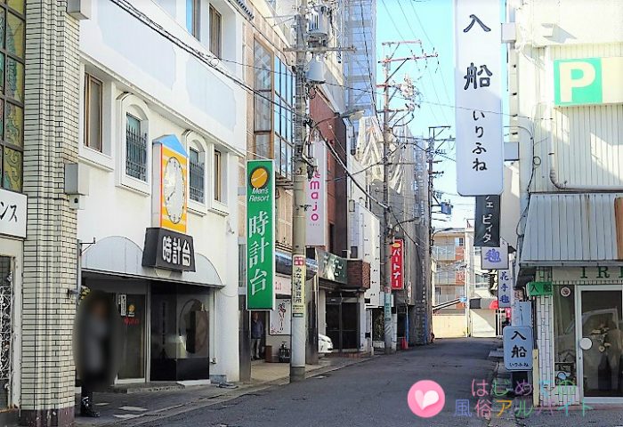 柳ヶ瀬（客引き禁止看板）看板の効果はあまり無いようです。 – 古今東西舎