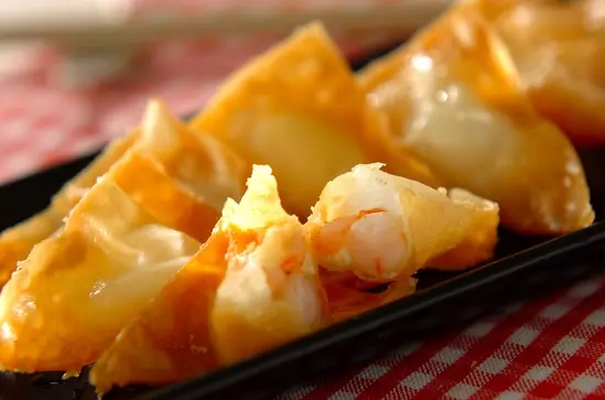 もう余らせない！楽しみ方いろいろ、ワンタンの皮を使ったおいしいアレンジレシピおうちごはん