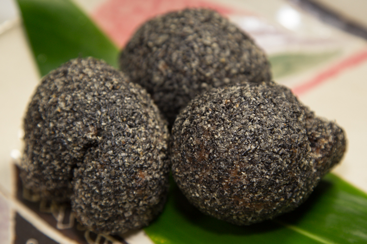 サーターアンダギー - 日本の郷土料理とマルミツポテリのうつわ