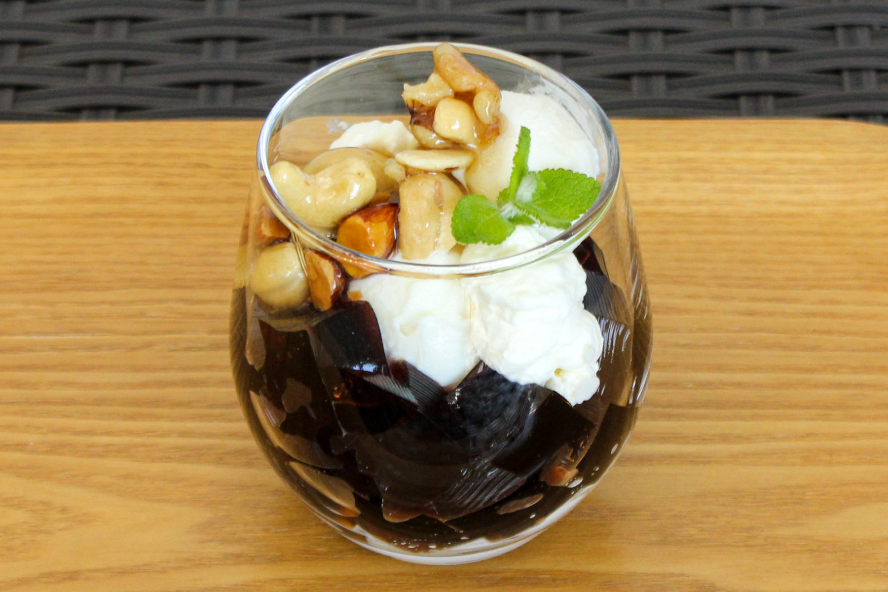 なんちゃってマクドナルド 爆速コーヒーゼリーと混ぜるだけバニラアイスクリームで「コーヒーゼリーパフェ」