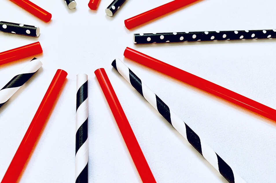 Amazon.co.jp: 食べられる 米ストロー 1箱 20本入 ×5個セット 計100本 脱プラ お米で作ったストロー プラスチックフリー お米コーンスターチ オリジナルおしぼり付き : 食品・飲料・お酒