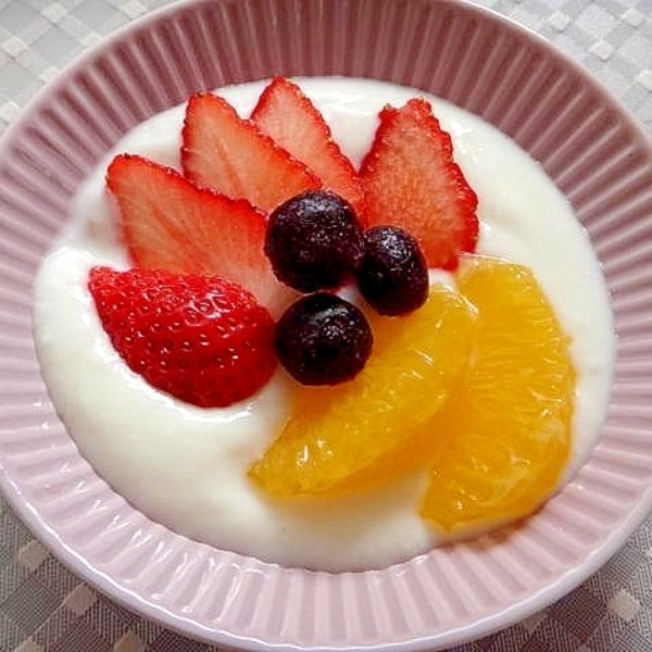 朝の彩りと栄養を☆フルーツヨーグルト