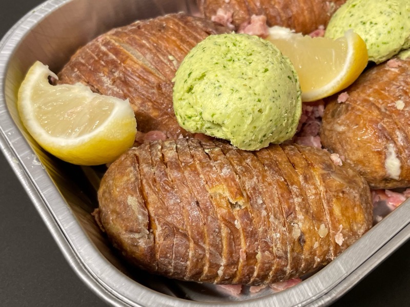 簡単キャンプ飯 スウェーデン発祥「ハッセルバックポテト」は写真映えするし食べやすい けど、ちゃんと完成形を確認してから作るべきだったァァアアア！ロケットニュース24