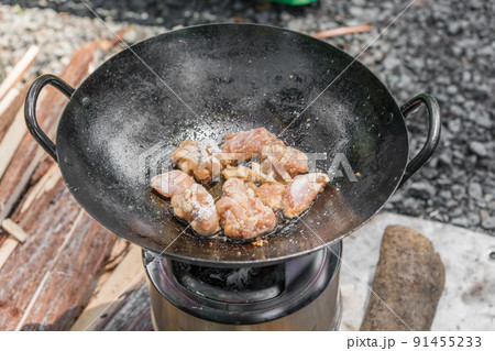 熱々サクッ」が止まらない!キャンプでも超手軽にできる揚げ物のススメマツめし vol.5CAMP HACK キャンプハック