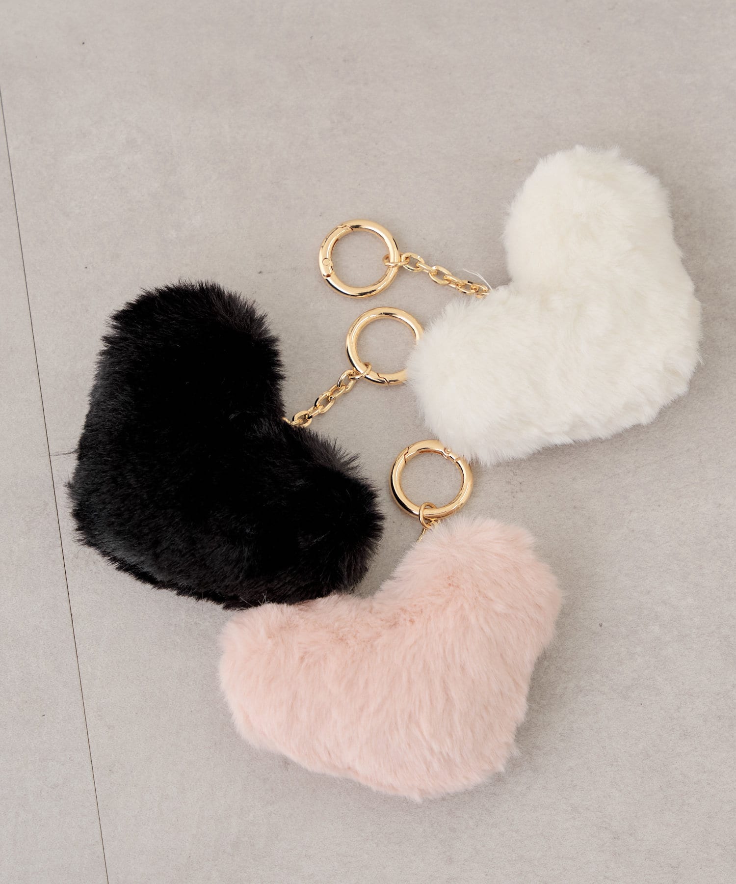 100均毛糸 簡単、可愛く、すぐできるファーボールヘアゴムの作り方☆How to make a fur ball hair tie