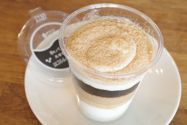 アイスマン🇯🇵みなさん！御餅 きなこもちがおいしいのでコンビニで見つけたら是非食べてみてください！ 北海道産大豆100%、深煎り焙煎の「京 きな粉」を使用したきなこアイスの中に、佐賀県産もち米を使用した