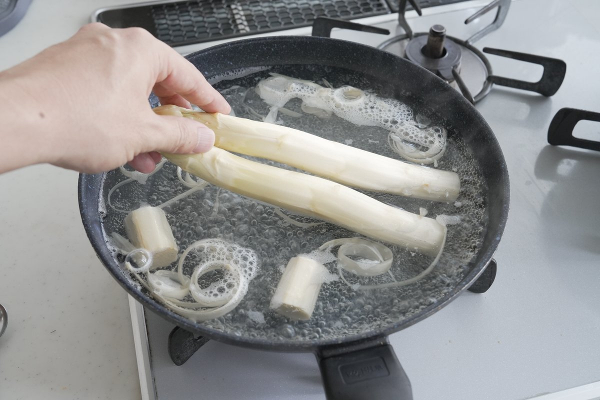 ホワイトアスパラの下処理＆茹で方、簡単マヨネーズソースのレシピ - 生かし屋さん