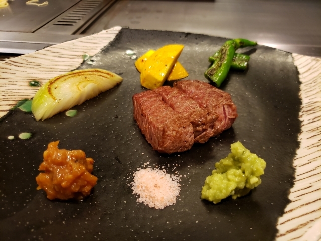 料理上手への一歩！肉料理の盛り付けに必要な肉の向きのルールの基本食ノート