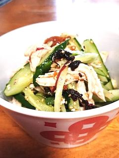 おせちに酢だこ ⁠ ⁠ 関東より北の方の出身の方は⁠ なじみ深いのではないでしょうか？⁠ ⁠ 「苦難をけむに巻く」⁠ 「紅白で縁起がよい」など⁠ ⁠多幸 たこ と読まれ、⁠ 縁起物として愛される酢だこ🐙⁠ おいしい酢で簡単に作れます🙌⁠ ⁠ 食べてみたいと思ったら🐙 たこ