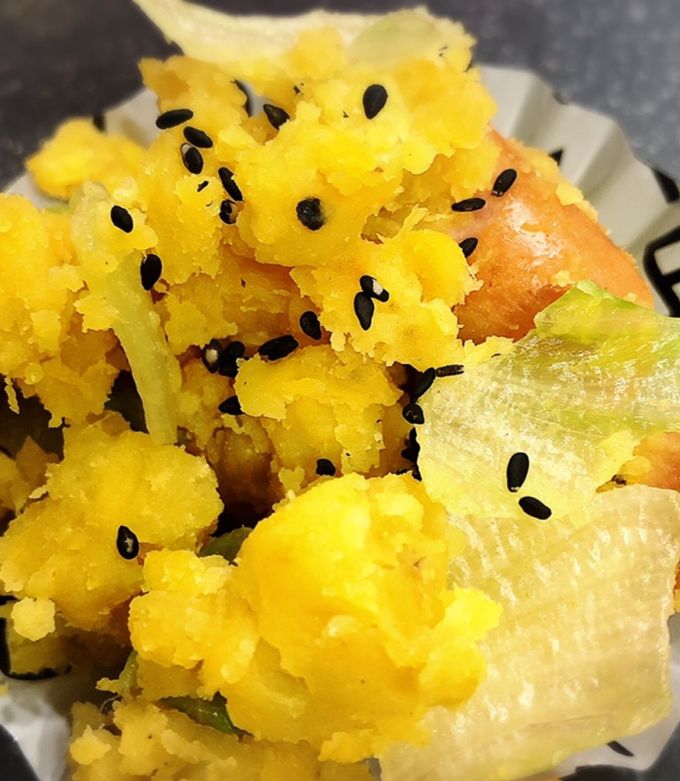 さつまいもメニューに困ったら作ってみてね☺️, さつまいものサラダ🍠, ベーコンの塩気と、マスタードの酸味が, ベストマッチで美味しい♡,静止画レシピは、@hugmug_insta サイト内で他さつまいもレシピと共にご紹介しています☺️ストーリーズ飛べます🕊𓂃 𓈒𓏸,------------------recipe------------------,材料 ,