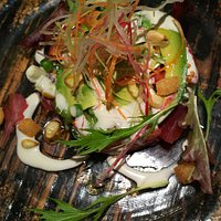 三笠のオススメ道の駅グルメ6選!道の駅として北海道で第1号に認定された三笠。 美味しいものいっぱいの道の駅三笠で、この夏食べてほしいオススメ道の 駅グルメをご紹介! 1.三笠石炭ざんぎ <きいろいくるま> 炭鉱町・三笠といえば石炭。その黒さを再現した唐揚げ