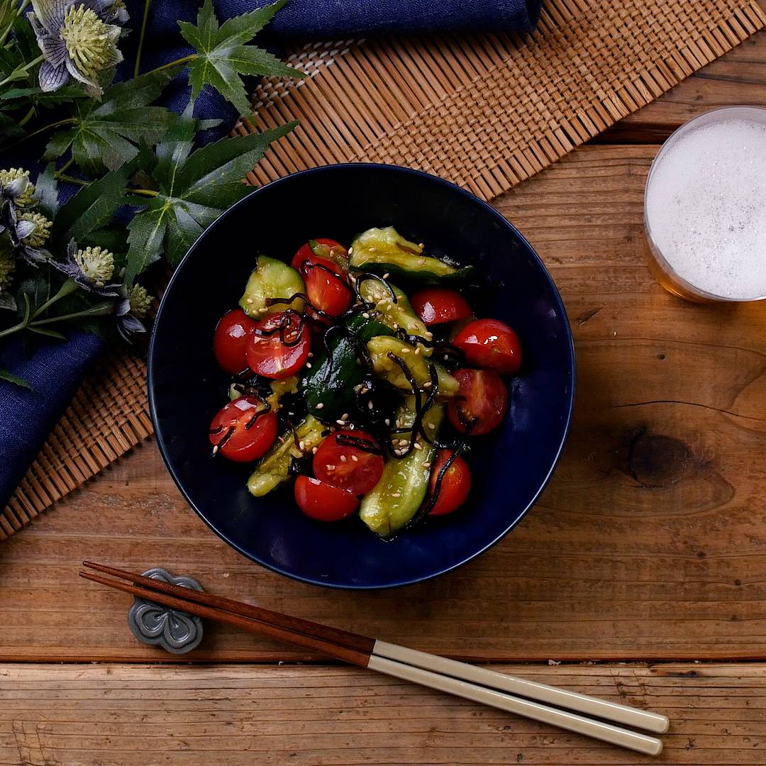 切って和えるだけ。きゅうりとミニトマトの塩こんぶ和え