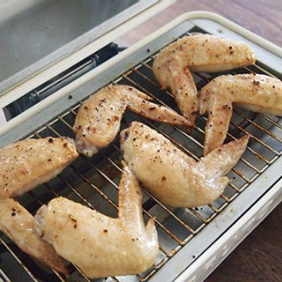 カリッとジューシー 鶏手羽中の塩焼き