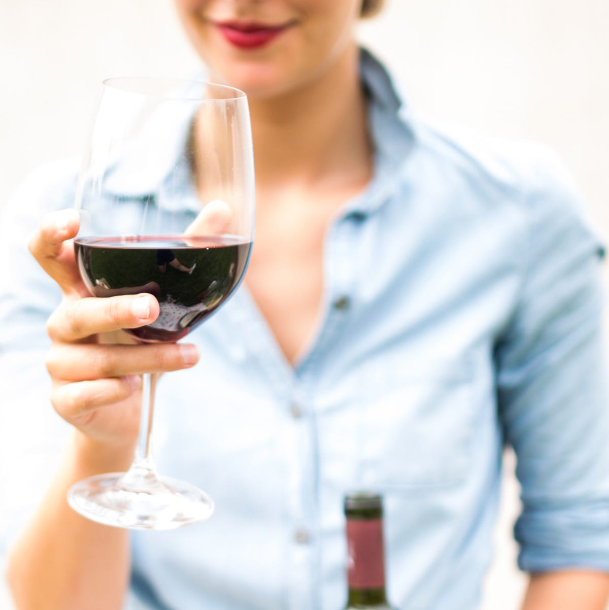 レストランサービスの基本 脚付きグラスの扱い方