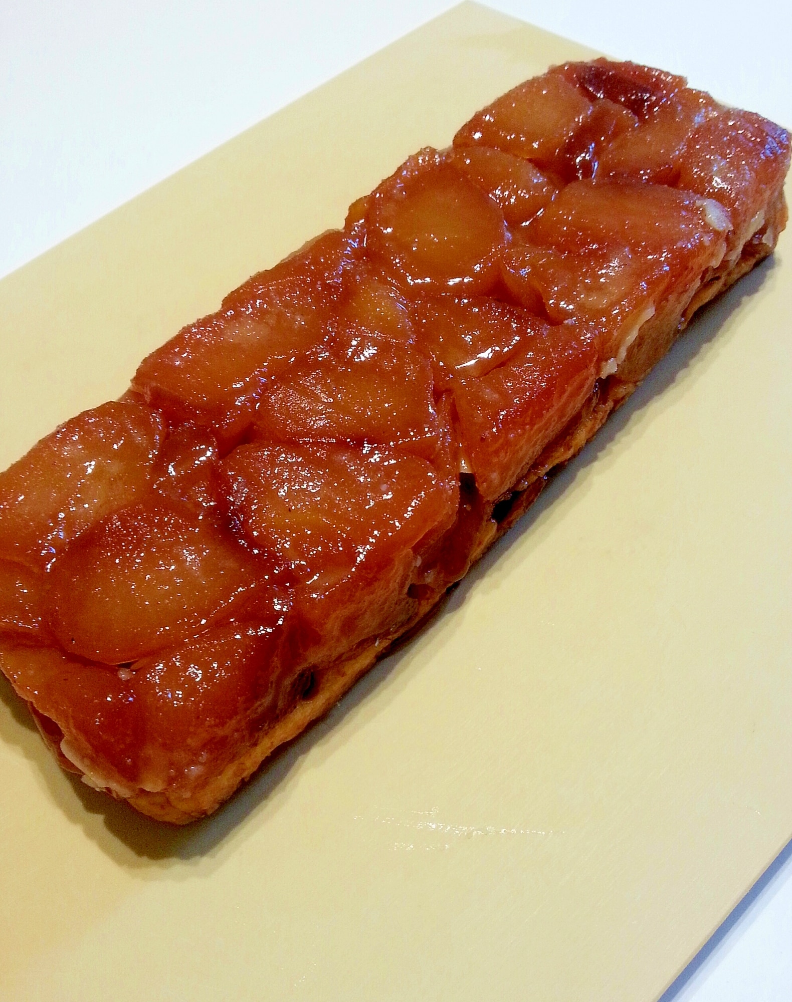 たっぷりのりんごを煮詰めて作る、フランスの伝統菓子タルトタタン – 黒わんこカフェ