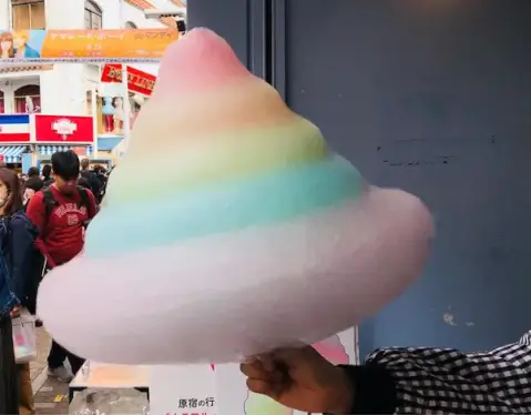 原宿で話題のレインボーわたあめ！超巨大なわたあめの正体をTotti Candy Factoryで見てきた - LIVE JAPAN日本の旅行・観光・体験ガイド