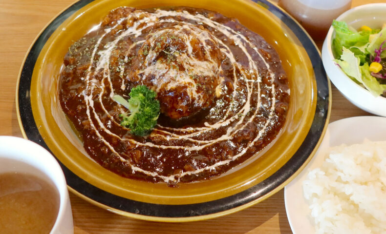 SNSで大人気のHidekaさんの献立！簡単なのにふわふわ「煮込みハンバーグ」レシピ 一汁三菜おぼん献立- レタスクラブ